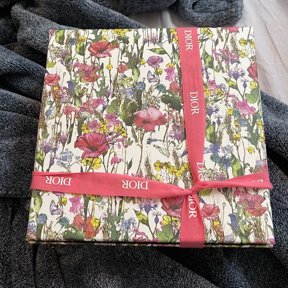 ❤️Authentic Dior Box, Authentic Dior Golden Star&dior bag - Picture 2 of 7